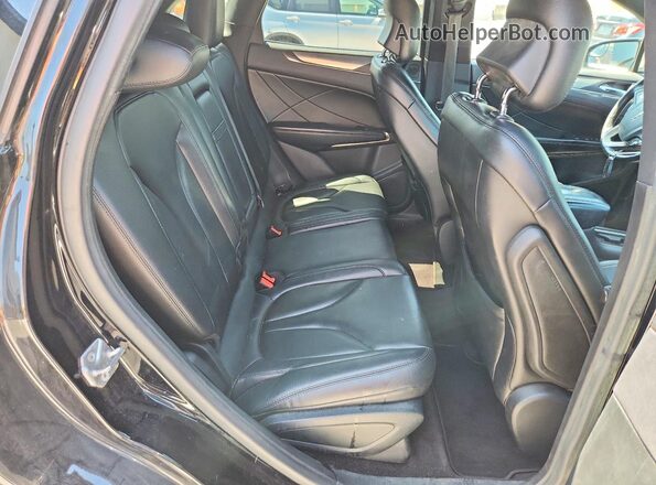5LMCJ1C98HUL12042 2017 LINCOLN MKC Black Вид задньої частини салону