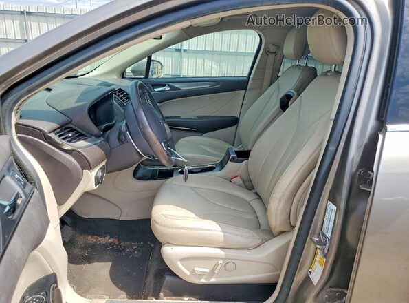 5LMCJ1C98HUL68529 2017 LINCOLN MKC Brown Front interior view