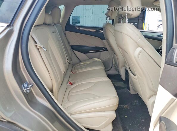 5LMCJ1C98HUL68529 2017 LINCOLN MKC Brown Rear interior view