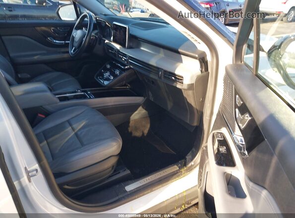 5LMCJ1C99LUL09093 2020 LINCOLN CORSAIR White Widok wnętrza z przodu