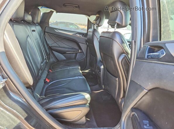 5LMCJ1C9XHUL35869 2017 LINCOLN MKC Gray Rear interior view