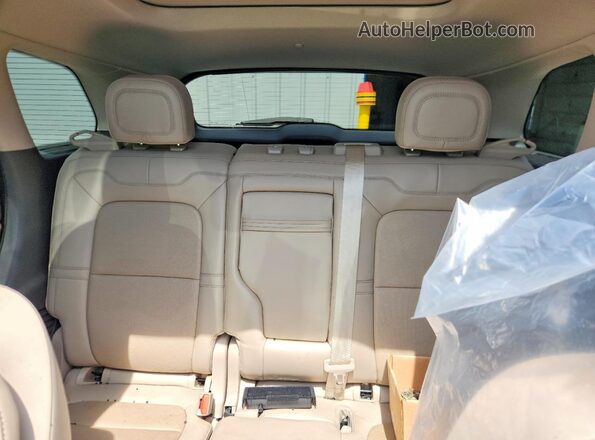 5LMCJ1D90NUL07587 2022 LINCOLN CORSAIR White Rear seats view