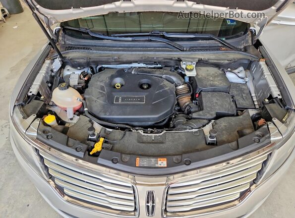 5LMCJ1D91JUL01016 2018 LINCOLN MKC Серебряный Вид подкапотного пространства
