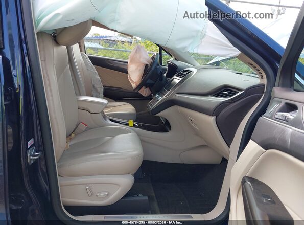5LMCJ1D95HUL61262 2017 LINCOLN MKC Blue Front interior view