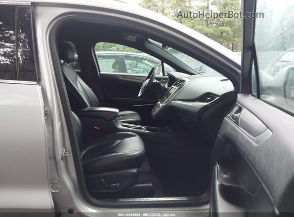 5LMCJ1D95KUL46736 2019 LINCOLN MKC Silver Вид салону спереду