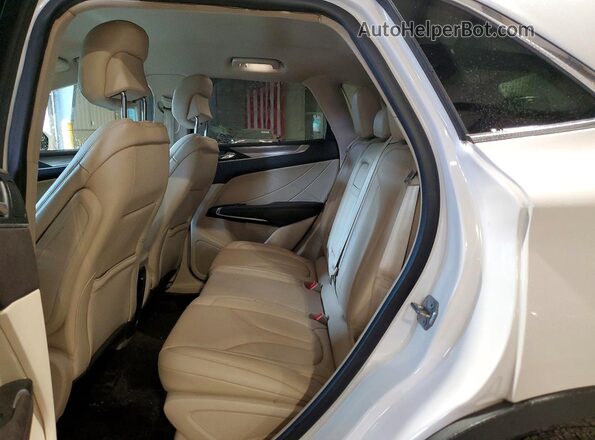 5LMCJ1D97KUL51503 2019 LINCOLN MKC White Rear interior view