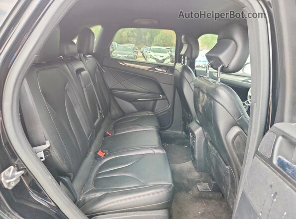 5LMCJ1D99GUJ03714 2016 LINCOLN MKC Black Rear interior view