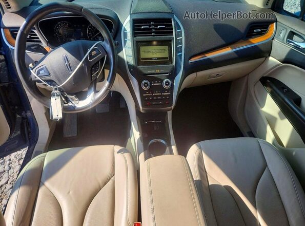 5LMCJ2C90JUL08725 2018 LINCOLN MKC Blue Dashboard view