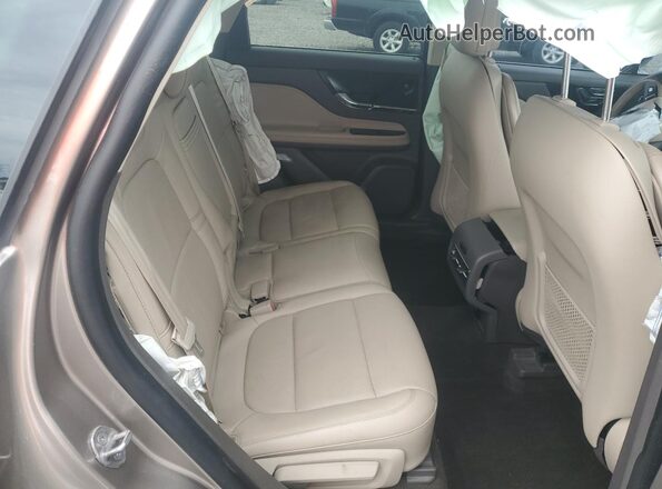 5LMCJ2C92LUL10933 2020 LINCOLN CORSAIR Beige Widok wnętrza z tyłu