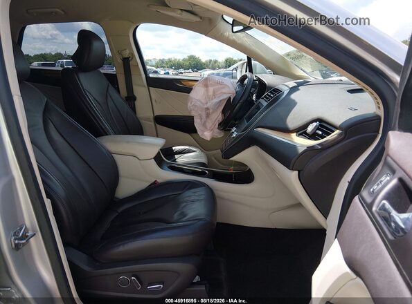 5LMCJ2C93GUJ08866 2016 LINCOLN MKC Серебряный Вид салона спереди