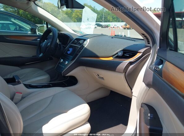 5LMCJ2C95KUL04476 2019 LINCOLN MKC Black წინა სალონის ხედი