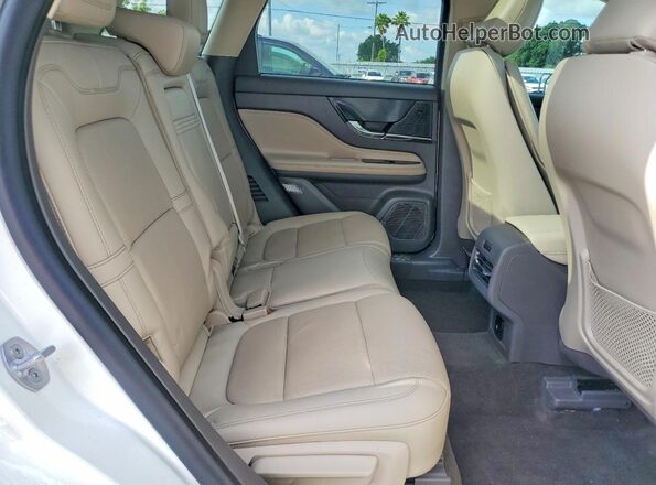 5LMCJ2C95NUL04997 2022 LINCOLN CORSAIR White Rear interior view