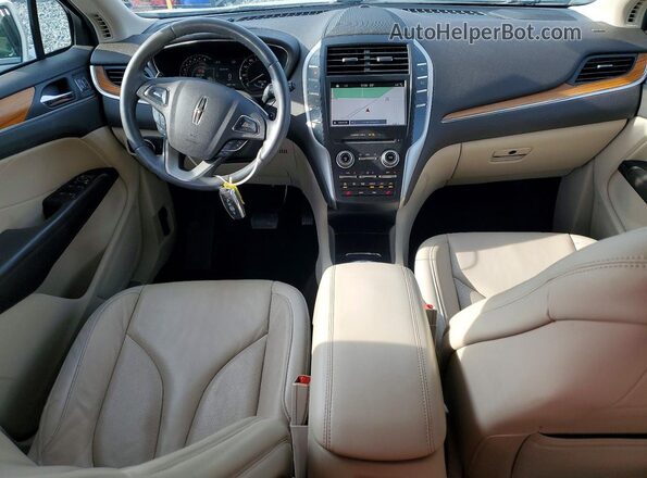 5LMCJ2C96KUL50835 2019 LINCOLN MKC White Dashboard view