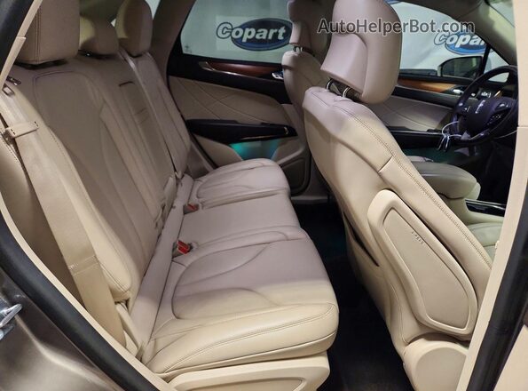 5LMCJ2C97HUL46771 2017 LINCOLN MKC Silver Вид задньої частини салону