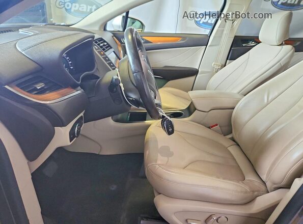 5LMCJ2C97HUL46771 2017 LINCOLN MKC Silver Вид салону спереду