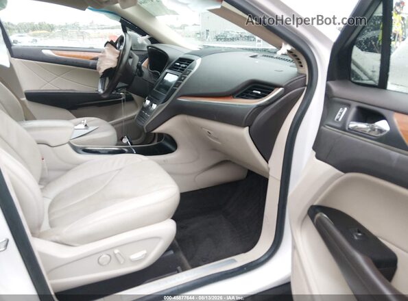 5LMCJ2C97JUL12948 2018 LINCOLN MKC Белый Вид салона спереди