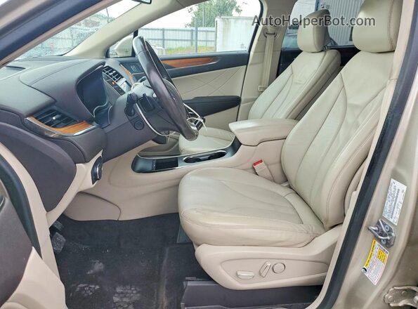 5LMCJ2C98HUL13715 2017 LINCOLN MKC Beige Vista interior delantera