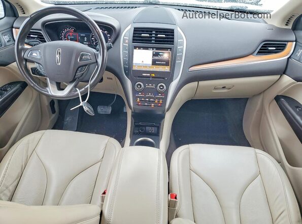 5LMCJ2C98HUL13715 2017 LINCOLN MKC Beige Vista del salpicadero