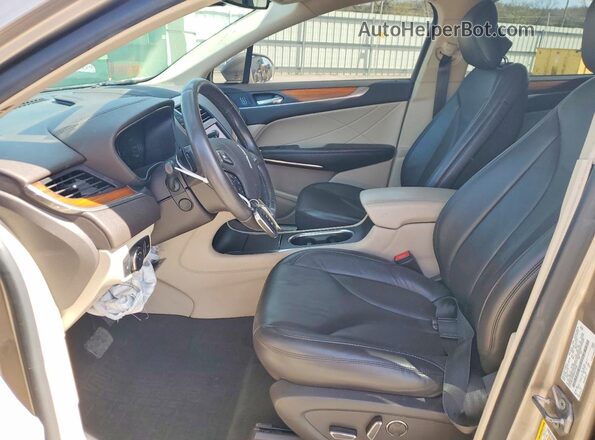 5LMCJ2C9XKUL37330 2019 LINCOLN MKC Серый Вид салона спереди