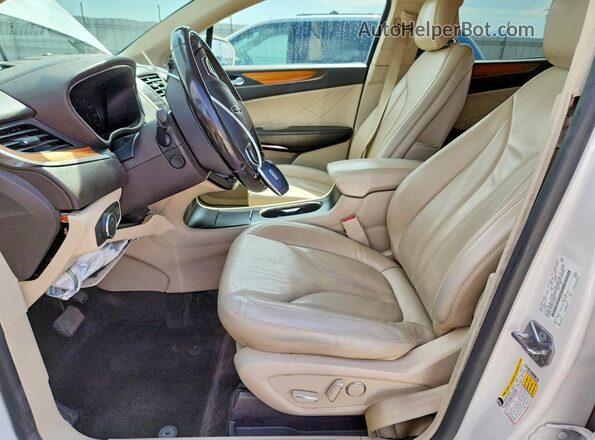 5LMCJ2D92JUL32667 2018 LINCOLN MKC Белый Вид салона спереди