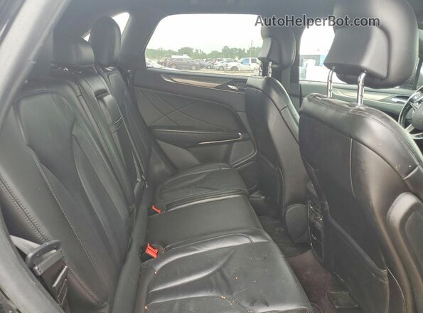 5LMCJ2D93HUL67874 2017 LINCOLN MKC Black Rear interior view