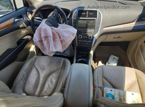5LMCJ2D93KUL01820 2019 LINCOLN MKC Black Vista del salpicadero