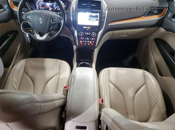 5LMCJ2D95HUL62174 2017 LINCOLN MKC Tan Widok deski rozdzielczej