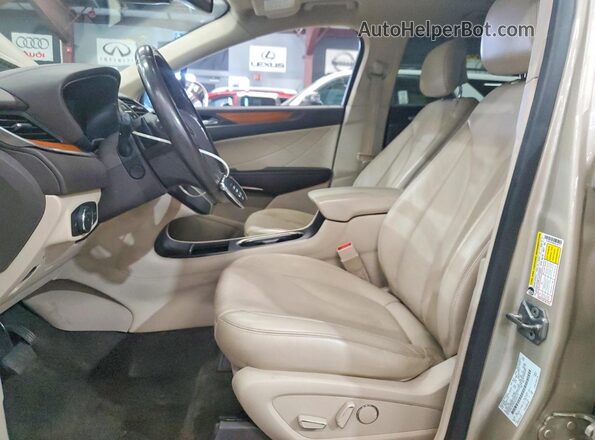 5LMCJ2D95HUL62174 2017 LINCOLN MKC Tan Widok wnętrza z przodu