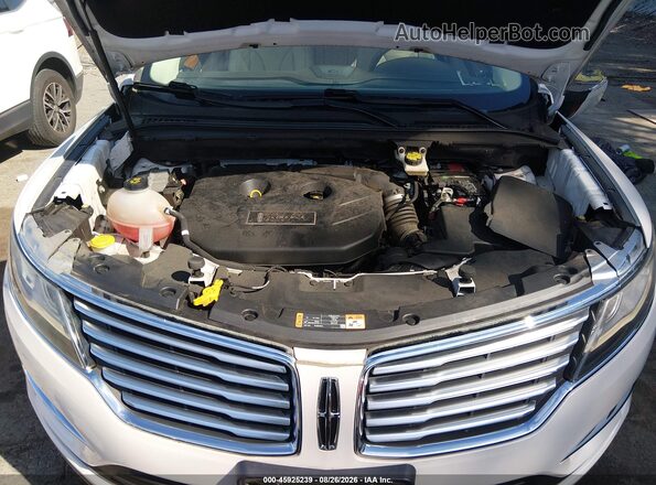 5LMCJ2D95JUL22604 2018 LINCOLN MKC White Rear view