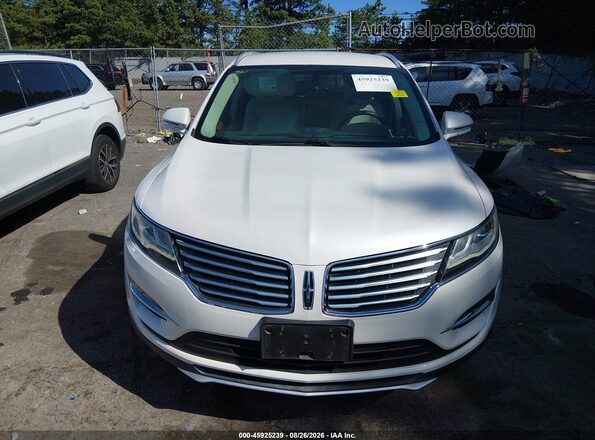 5LMCJ2D95JUL22604 2018 LINCOLN MKC White Rear interior view