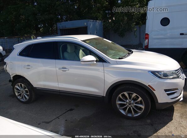 5LMCJ2D95JUL22604 2018 LINCOLN MKC White 360 interior view