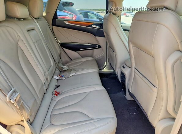 5LMCJ2D97KUL53211 2019 LINCOLN MKC Tan Vista interior trasera