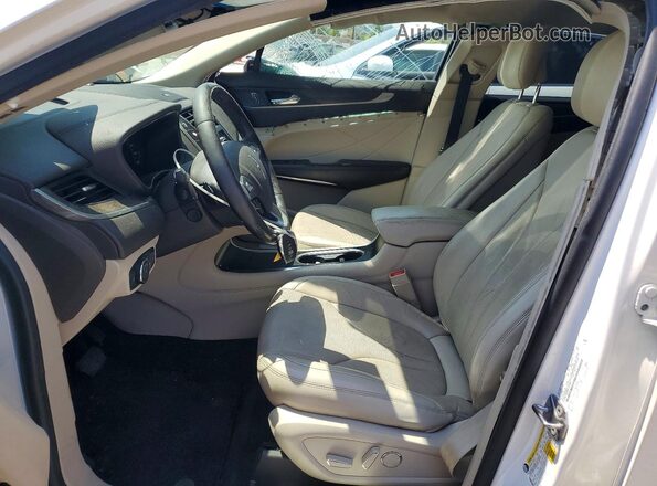 5LMCJ3C94KUL27768 2019 LINCOLN MKC White Вид салону спереду