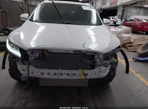 5LMCJ3C96KUL47259 2019 LINCOLN MKC White Front view