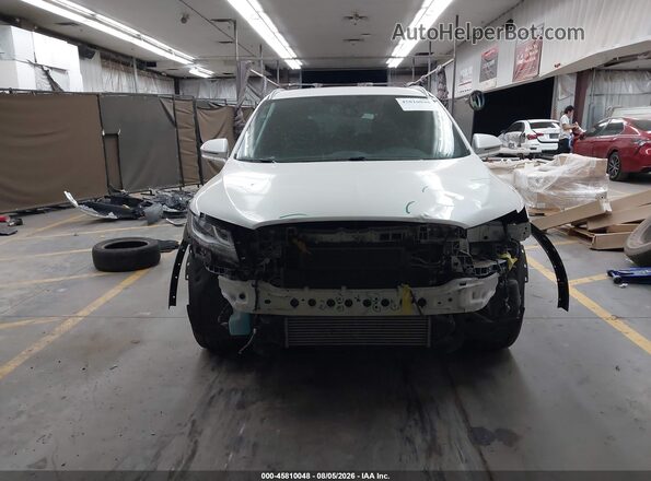 5LMCJ3C96KUL47259 2019 LINCOLN MKC White Rear interior view