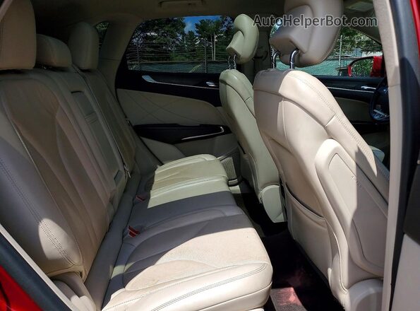 5LMCJ3C97KUL50252 2019 LINCOLN MKC Red Rear interior view