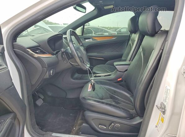 5LMCJ3C99GUJ05461 2016 LINCOLN MKC White Front interior view