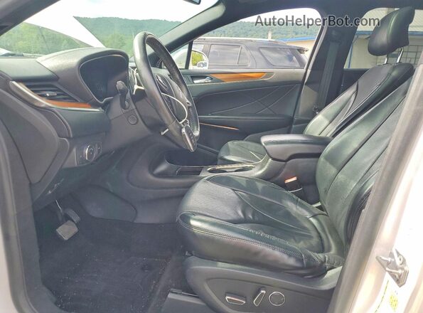 5LMCJ3D91KUL12952 2019 LINCOLN MKC Белый Вид салона спереди