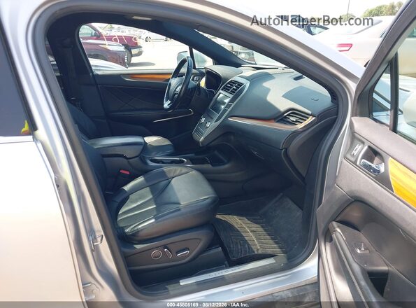 5LMCJ3D92GUJ15456 2016 LINCOLN MKC Серебряный Вид салона спереди