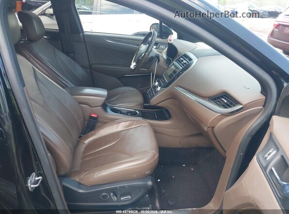 5LMCJ3D95HUL32467 2017 LINCOLN MKC Черный Вид салона спереди