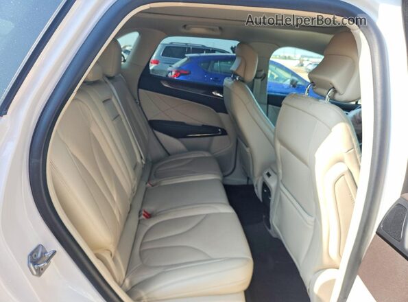 5LMCJ3D98KUL13208 2019 LINCOLN MKC White Vista de los asientos traseros