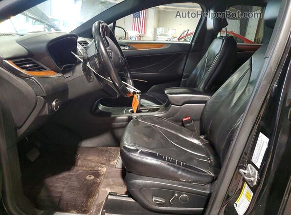5LMCJ3D9XHUL69157 2017 LINCOLN MKC Черный Вид салона спереди