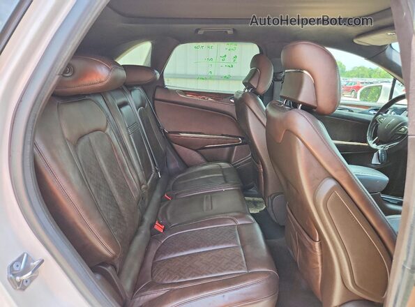 5LMCJ4C9XHUL21584 2017 LINCOLN MKC White უკანა სალონის ხედი