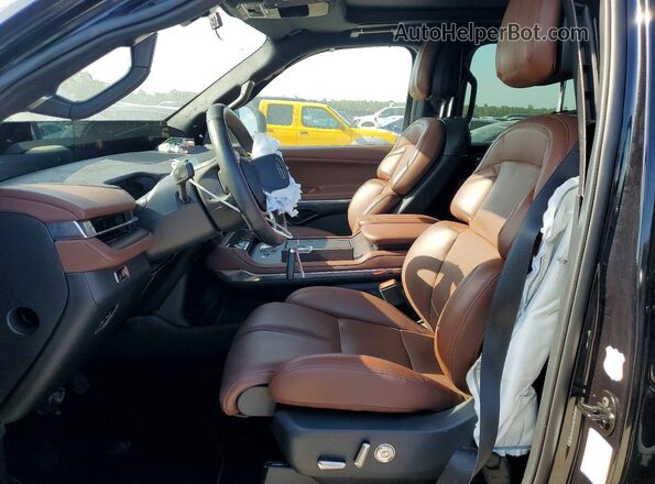 5LMJJ2LG3SEL07862 2025 LINCOLN NAVIGATOR Black Front interior view