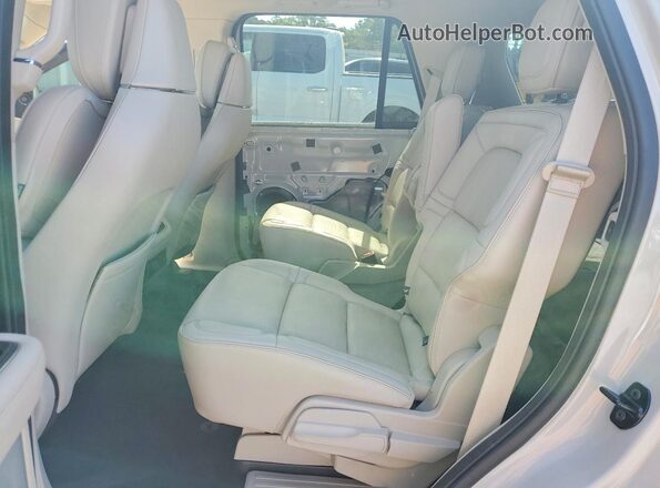 5LMJJ2LT2KEL15299 2019 LINCOLN NAVIGATOR Cream Սալոնի հետևի տեսք