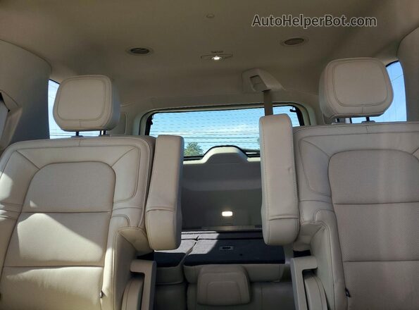 5LMJJ2LT2KEL15299 2019 LINCOLN NAVIGATOR Cream Հետևի նստատեղերի տեսք