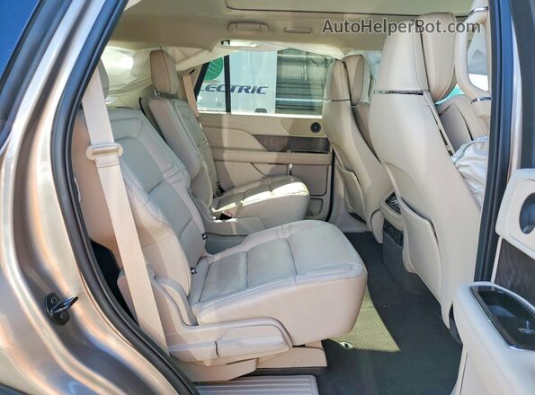 5LMJJ2LT3KEL10239 2019 LINCOLN NAVIGATOR Коричневый Вид задней части салона