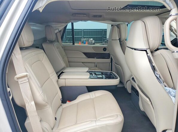 5LMJJ2LT4KEL04451 2019 LINCOLN NAVIGATOR Белый Вид задней части салона