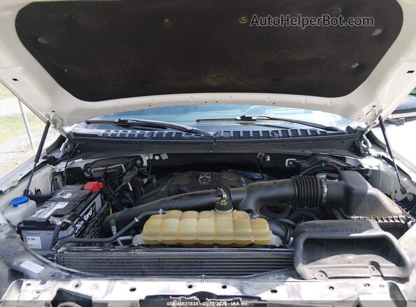 5LMJJ2LT4KEL05051 2019 LINCOLN NAVIGATOR White Widok z tyłu