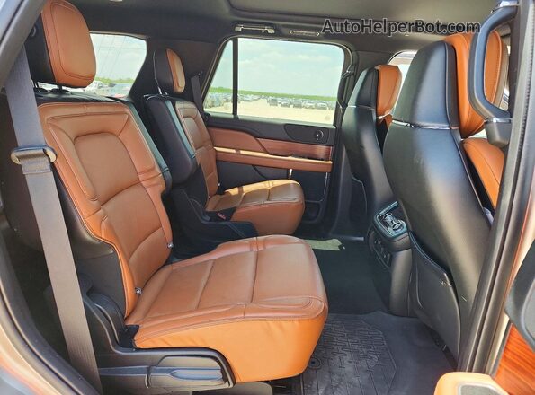 5LMJJ2LT5KEL10386 2019 LINCOLN NAVIGATOR Tan Rear interior view